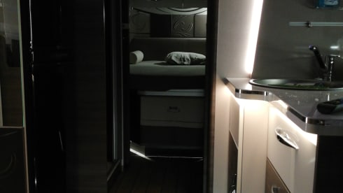 4p McLouis carat 481 semi-integrated from 2020