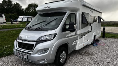 GO-VORNY – 6 berth Peugeot semi-integrated from 2021 free WI-FI 