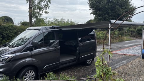 Claude – 4 Birth Ford Transit Custom 2.0 170 bhp 6 Speed Auto Limited.