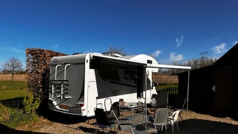 LiKaJo – Beautiful young 4-person Carado alcove from 2019