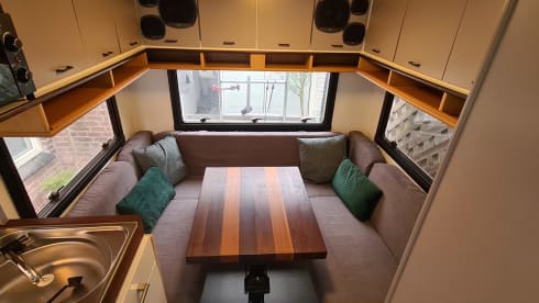 4 person 2.5l Ford transit alcove camper, completely renovated!