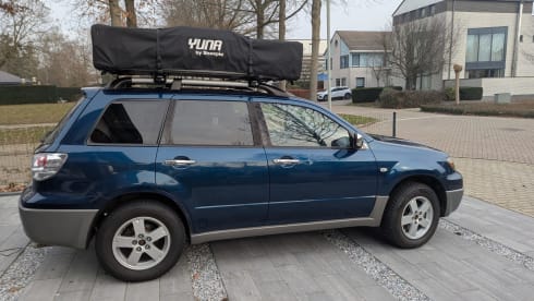 Sheepie Outlander – Mitsubishi Outlander 4x4 with Yuna Sheepie 160 roof tent