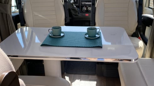 MC Louis Souvereign 479 con letto matrimoniale