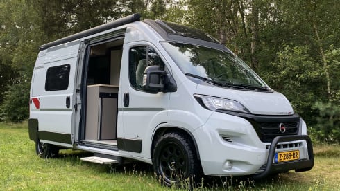 LMC Innovan 600 – Sturdy camper van with panoramic roof from 2022