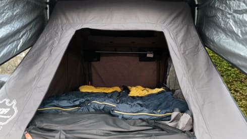 Just roam – Adventurous 4x4 with 2 roof tents – Ready for wild camping & road trips