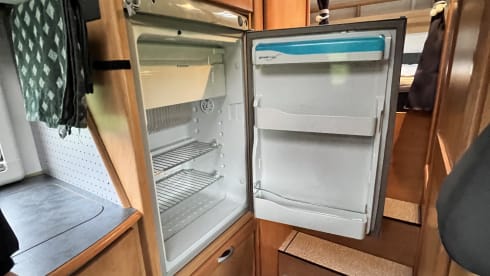 Happy Glamper – VERY SPACIOUS HYMER 644 CAMP, ALCOVE 6 PERSON XXL GARAGE