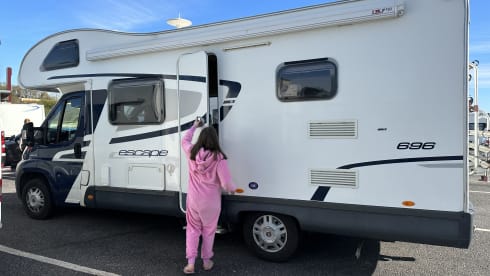 Travel The Wild – 6 berth Fiat Escape 696