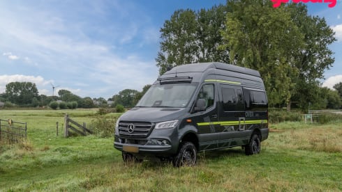 Hymer CrossOver with sleeping roof 4p. 