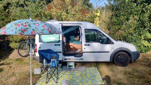 Mia – 2p Ford campervan from 2008