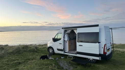 Vera –     Handcrafted Off-Grid Campervan 