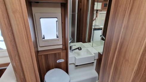 Roly 2 – Roller Team 746 - 6 Berth & 6 Travel seats - Great family vehicle  - Auto