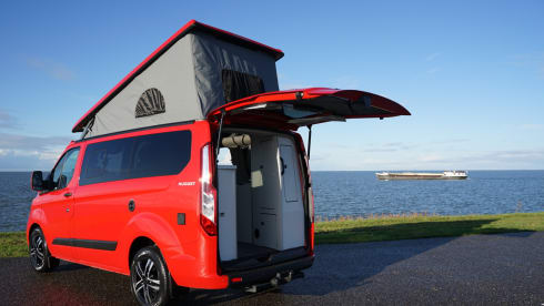 Ford Nugget uit 2021 – Travel in Red