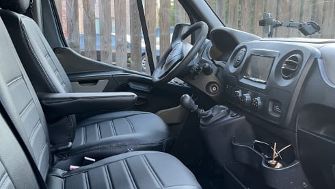 2p Renault campervan uit 2012