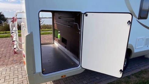 5p luxury camper with separate bed & pull-down bed