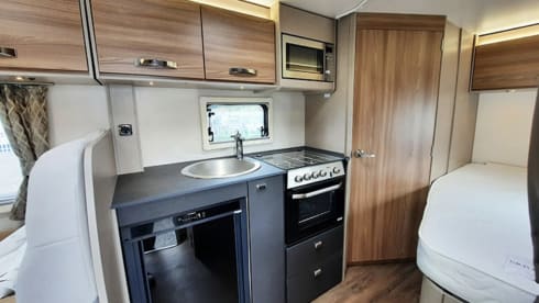 Swift Edge 464 XTW – Up to 4 berth Swift Edge XTW