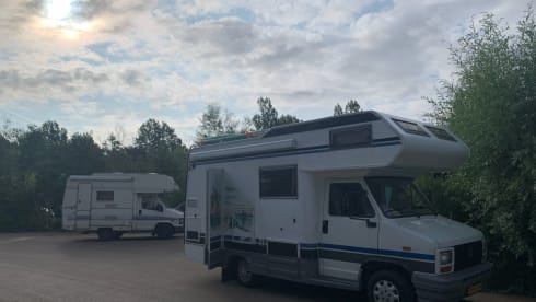 4p Peugeot alcove from 1990