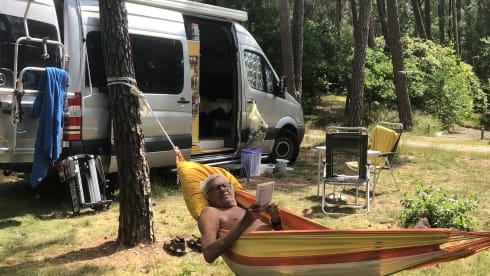 Laura – Delicious compact machine with all amenities and 2x air conditioning!