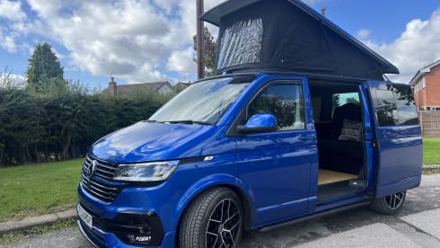 Bluey – 4 berth Volkswagen campervan from 2020