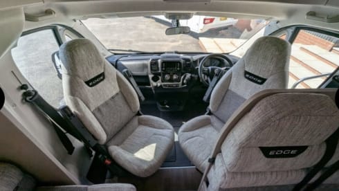 6 berth 6 seatbelt Swift 486