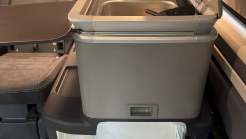 Mantel – 4-seater Volkswagen bus from 2025