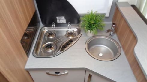 W2 – Nice 4 person camper from 2018!
