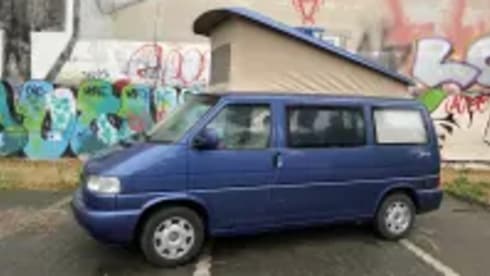 Kalle – VW T4 California Beach with pop-up roof