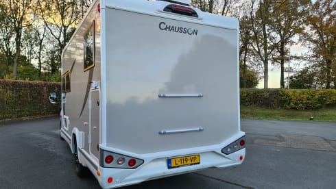 L199VP – Chausson 777GA Automatic Titanium VIP very luxurious, km free