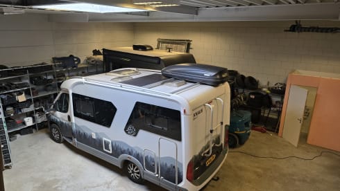 sunti  – 2p Knaus overland off grid camper 