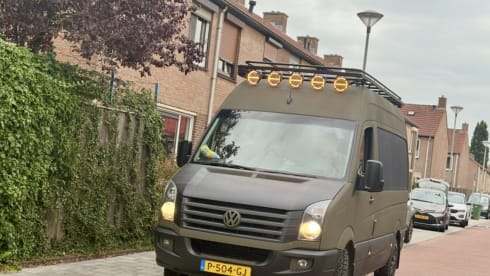 Legergroene STOERE VW Crafter 2015