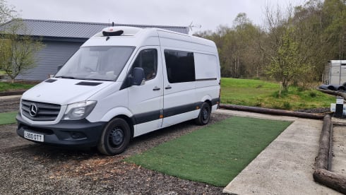 Lotties adventures – 3 berth Mercedes-Benz campervan from 2013