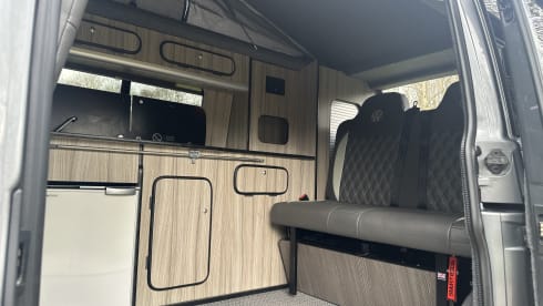 Camper van Dijk – 4 berth Volkswagen Transporter Pop Top Camper