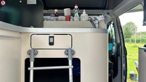 t'Bussie – Ford Custom Nugget, on the road with the Bussie!
