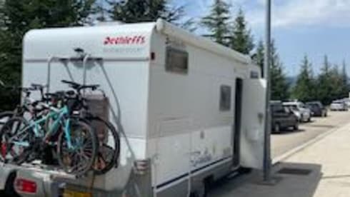 Bessie – Cosy, solid camper