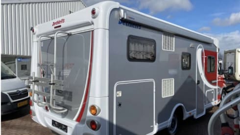Renault master Globetrotter  – 4p Dethleffs semi-integrated uit 2010