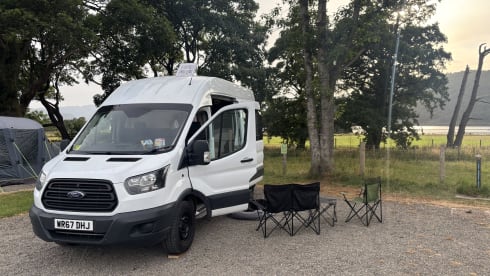 Ford bus met 2 slaapplaatsen uit 2017