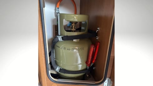 Gigi – 4p Buscamper 6 meters. Very complete and super cozy.