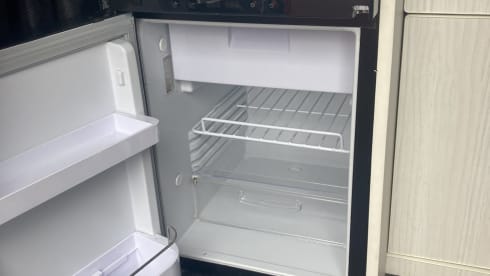 Elsie Girl – 2 berth VW semi high top campervan 