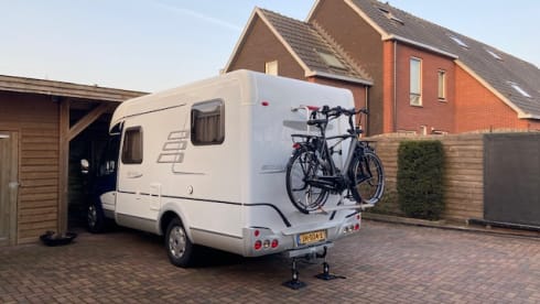 Compact and fully equipped Ford Hymer 522 Campervan