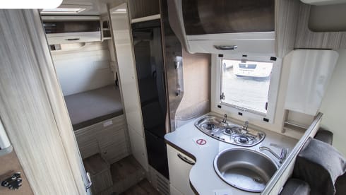 T-Loft 450 – Camper Semintegrale 4 posti Elnagh T-Loft 450 - 6,99 mt. 