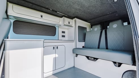 Bob – White & Blue Ormskirk