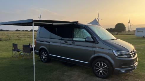 Carol – 2019 VW T6 Caravelle, 4 berth + a cosy bell tent & stove!