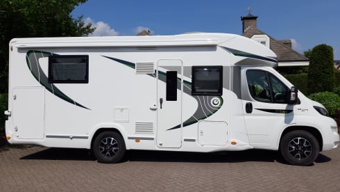 Cozy, modern, neat motorhome with queen bed