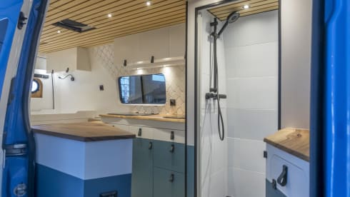 De brilsmurf – 2p Volkswagen bus from 2016/2023