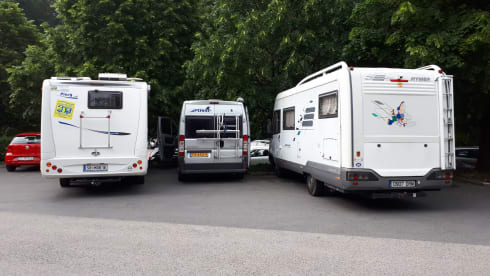 Compact bus camper with many useful extras