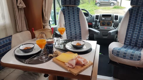 Very luxurious 2p Laika semi-integrated camper