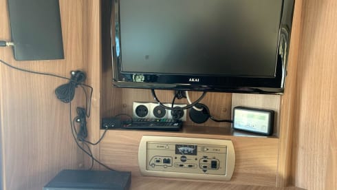 EXTRA DAYS Available Luxury Super Cozy Camper king-size bed / full air conditioning