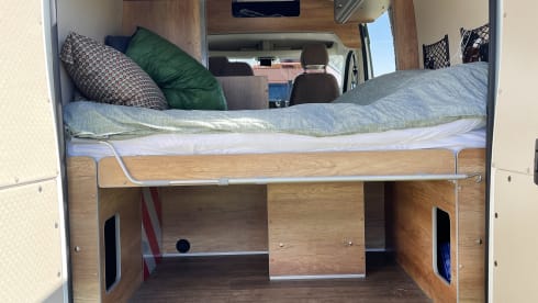 De Groene Waldi – Peugeot Boxer compact camper for rent