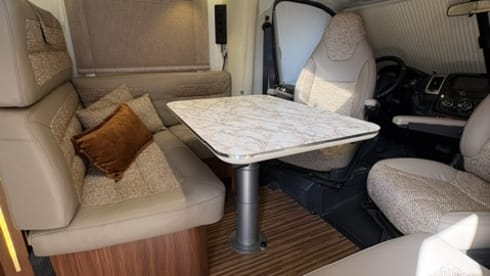 Luxe Adria Coral-enkele bedden-volledig uitgerust