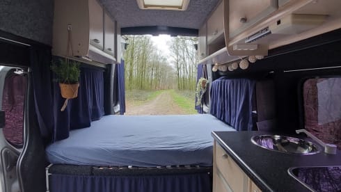 Compact but very complete camper bus 2 persons