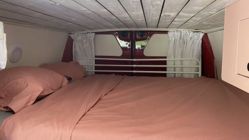 Off-grid campervan met twijfelaar stapelbed!